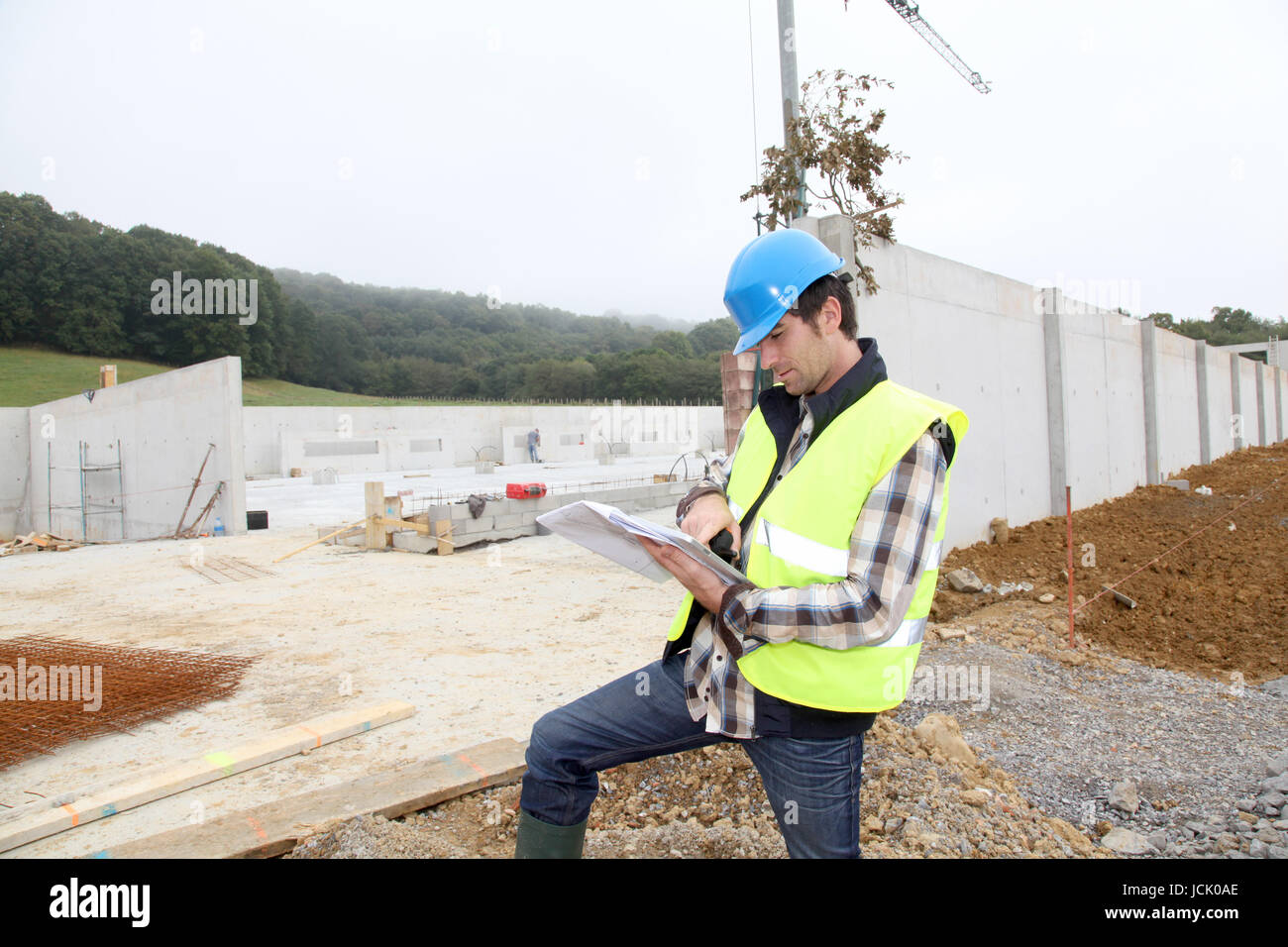 Supervisor using electronic tab hi-res stock photography and images - Alamy