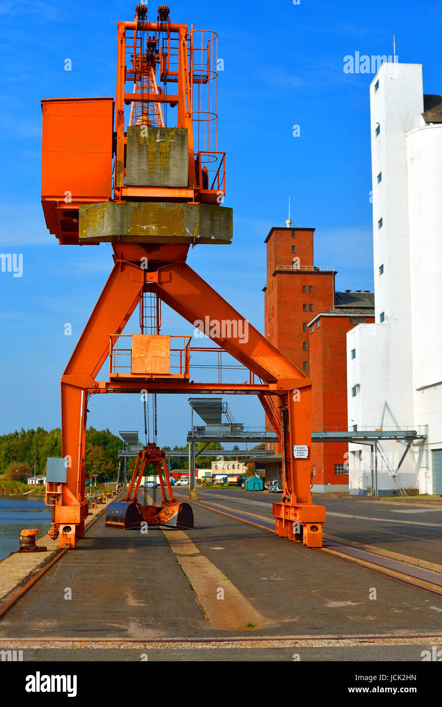 Crane on quay wall hi-res stock photography and images - Alamy