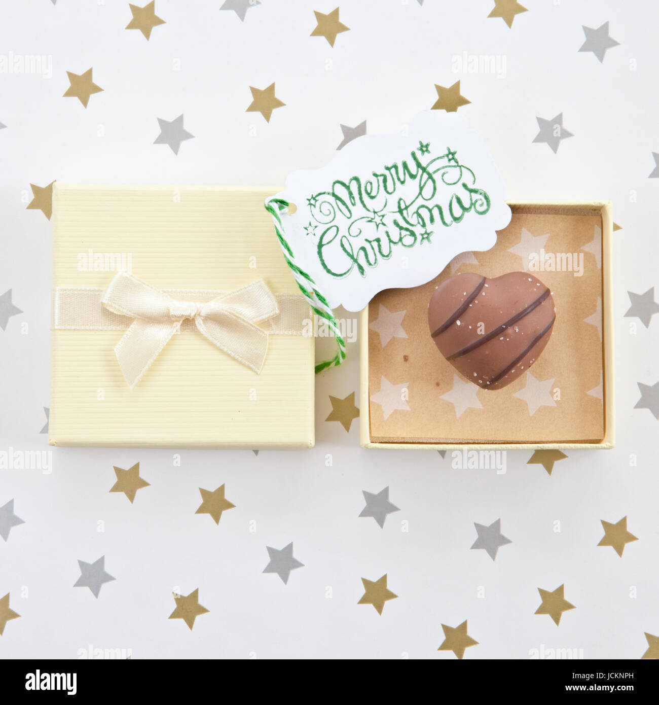 Herzfoermige Praline, Trueffel in Geschenkbox zu Weihnachten Stock Photo
