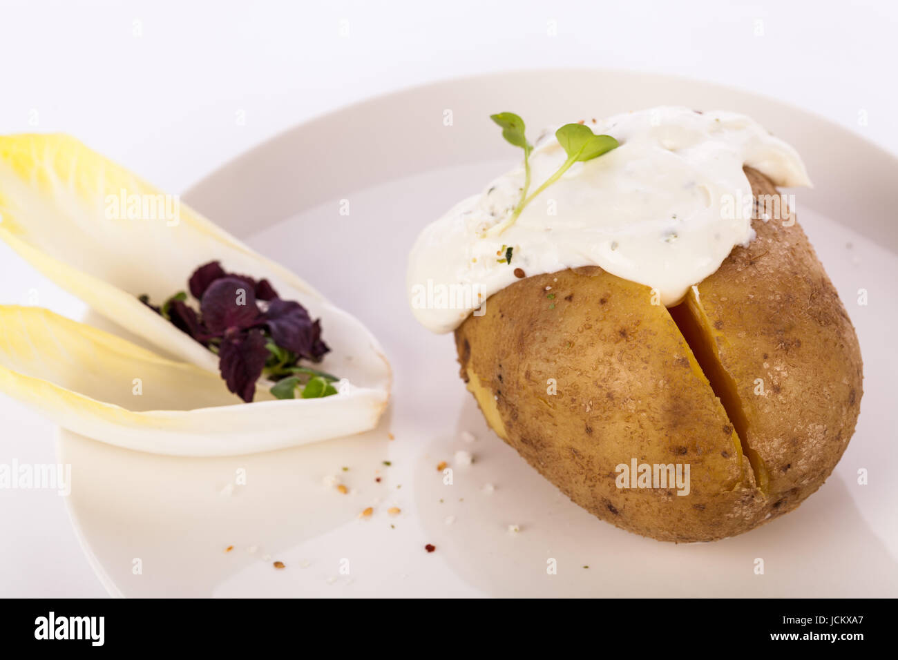 frische folien kartoffel aus dem ofen mit kräuter quark sour cream und ...
