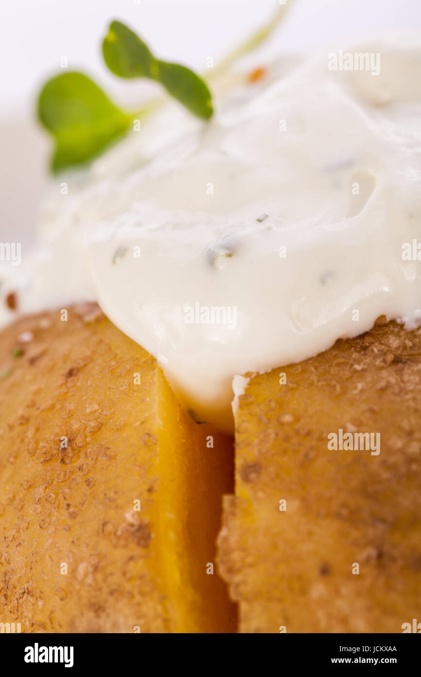 frische folien kartoffel aus dem ofen mit kräuter quark sour cream und ...