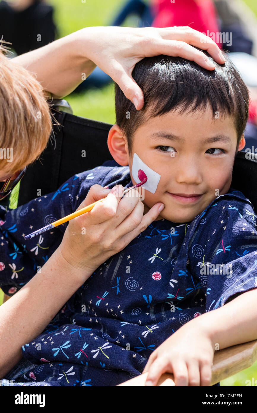 Boy cheek painting hires stock photography and images Alamy