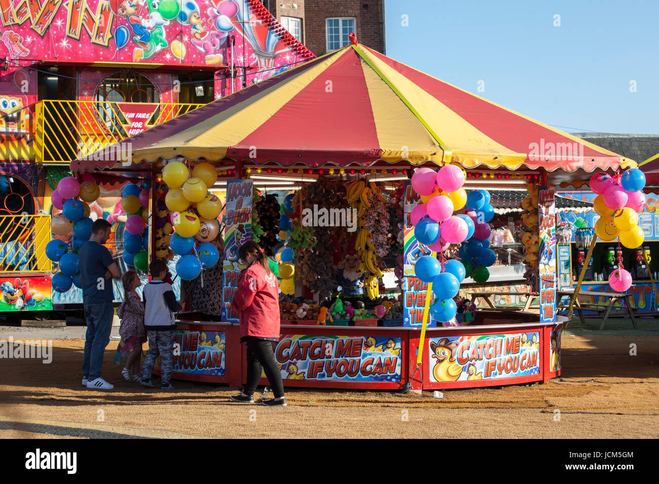 games-to-win-prizes-at-the-funfair-stock-photo-alamy