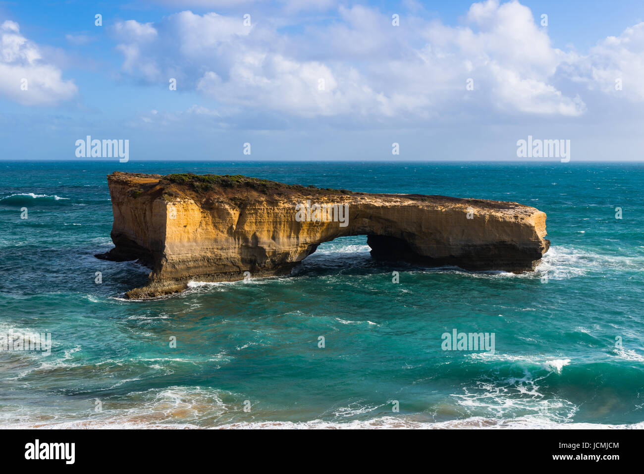 London Bridge, a famous rock arch in the Port Campbell National Park at
