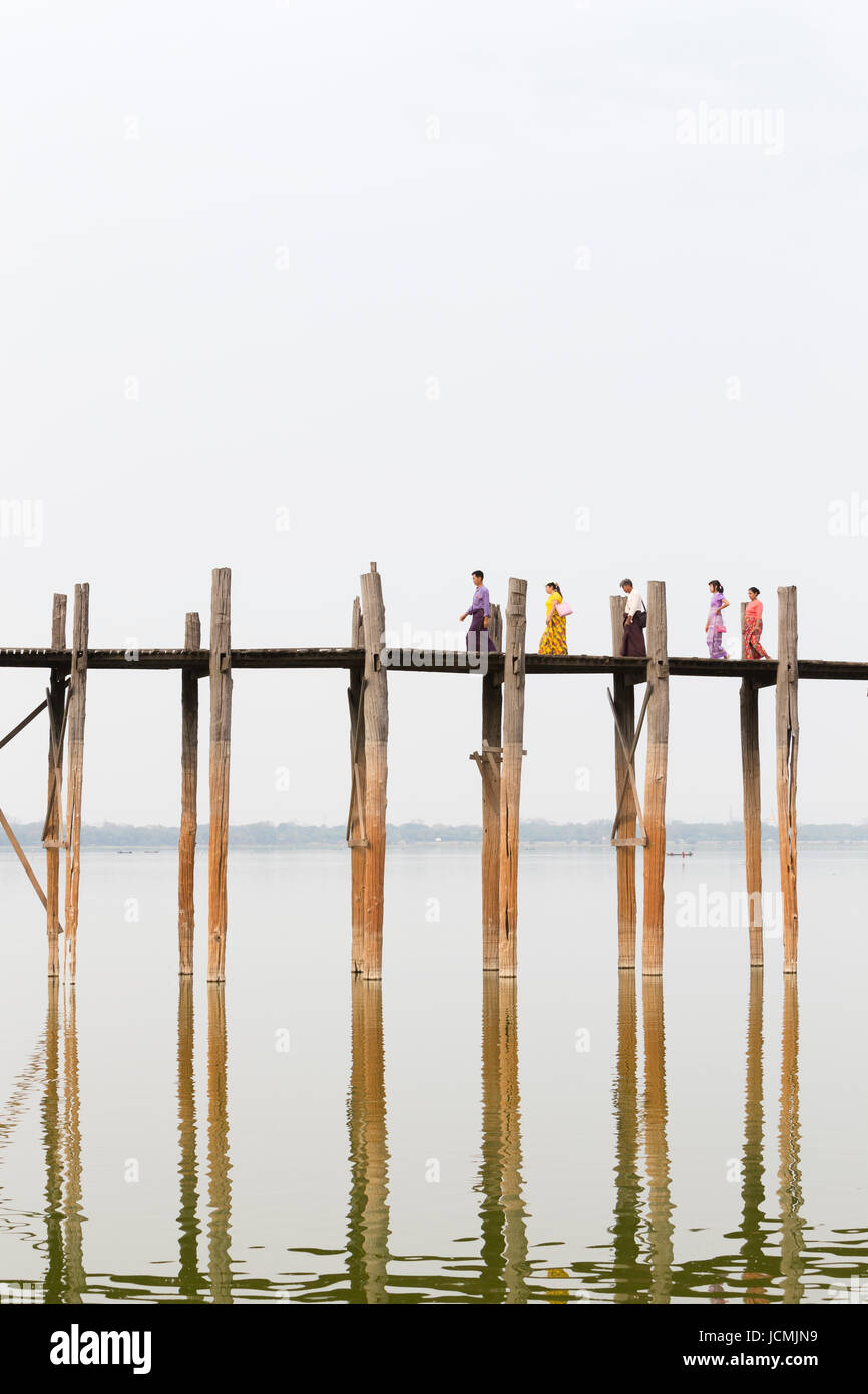 U Bein bridge, Amarapura's Taungmyo lake, Mandalay region, Myanmar Stock Photo