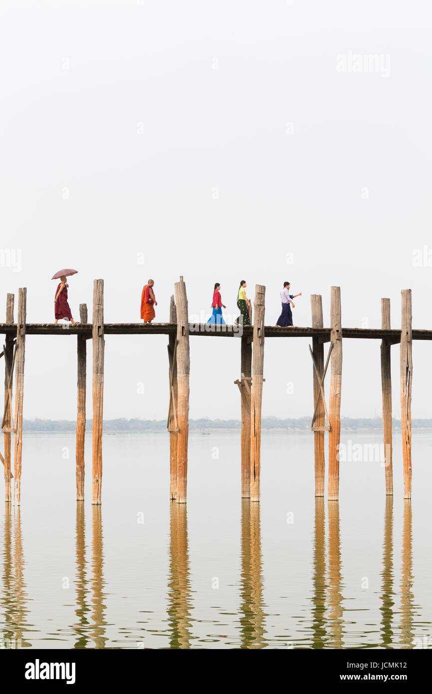 U Bein bridge, Amarapura's Taungmyo lake, Mandalay region, Myanmar Stock Photo