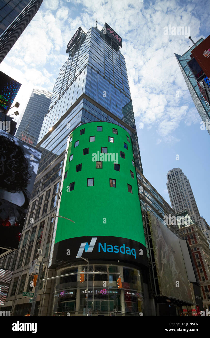 nasdaq marketsite 4 Times Square New York City USA Stock Photo - Alamy