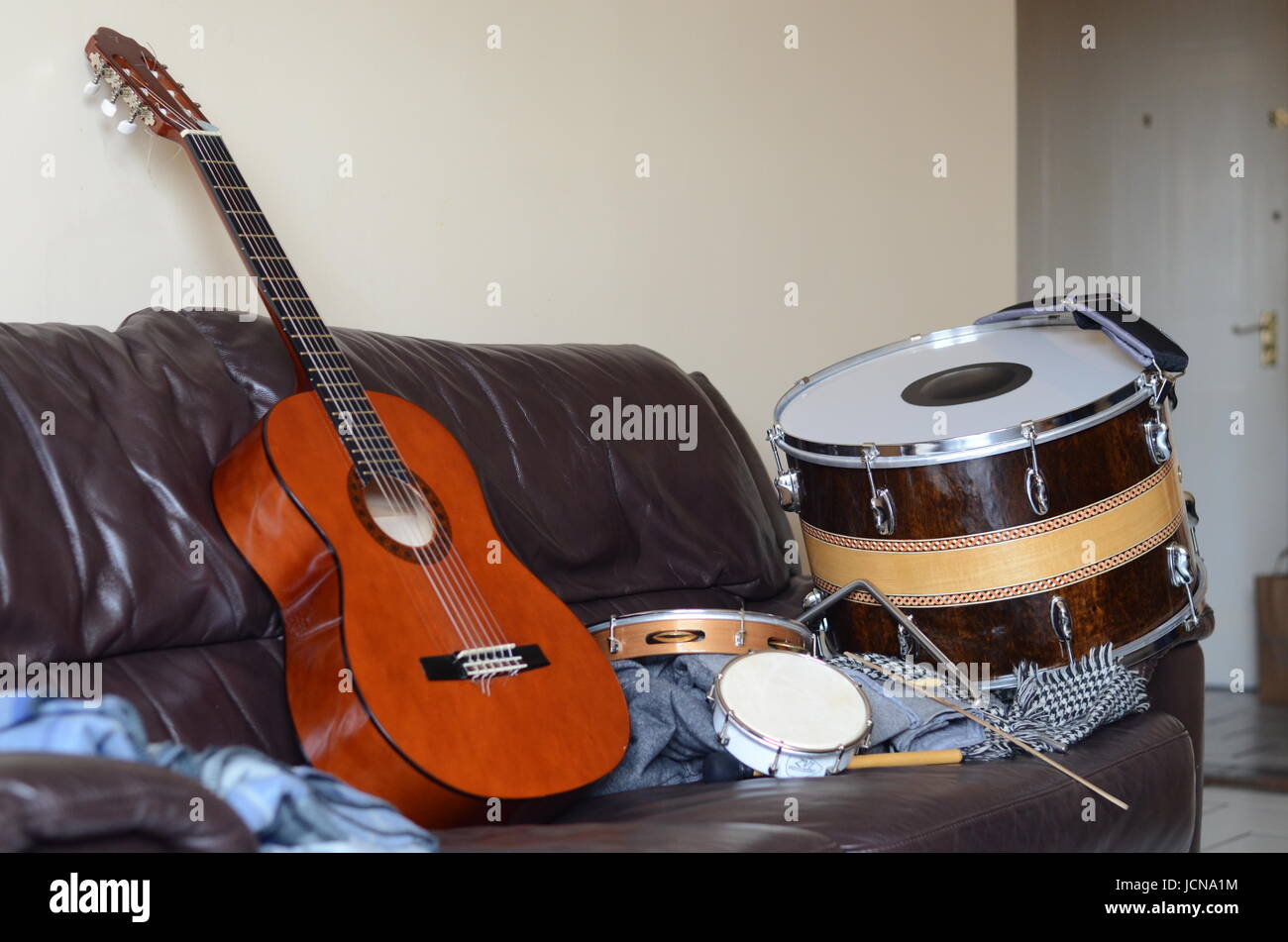 Guitar tambourine 2024