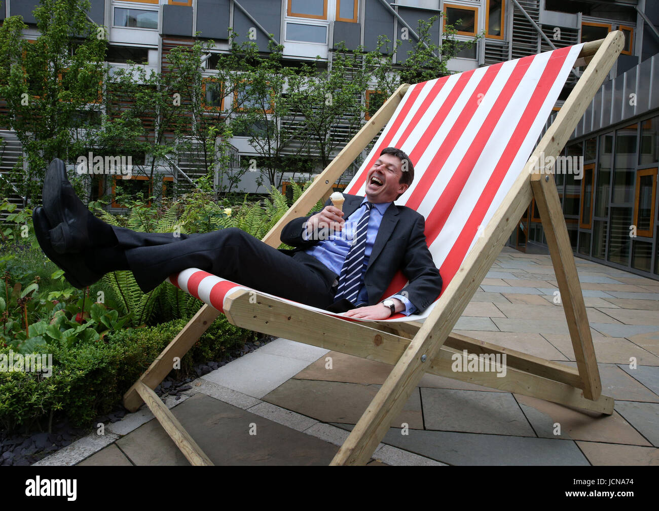 Giant deck chair online hire