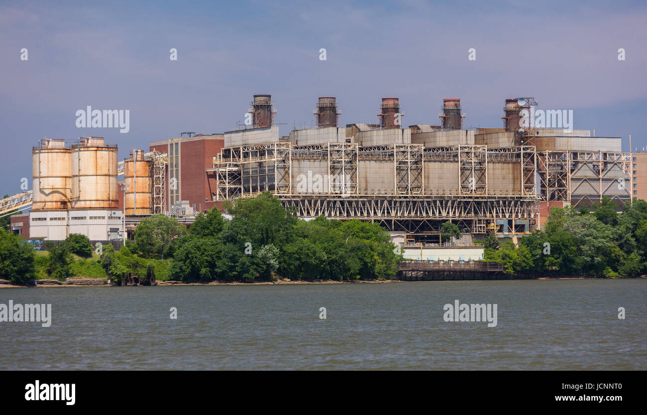 ALEXANDRIA, VIRGINIA, USA - PRGS Potomac River Generating Station, a former coal burning electrical power plant, on Potomac River waterfront. Stock Photo