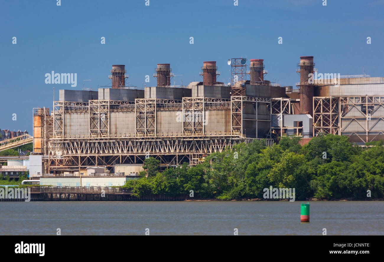 ALEXANDRIA, VIRGINIA, USA - PRGS Potomac River Generating Station, a former coal burning electrical power plant, on Potomac River waterfront. Stock Photo