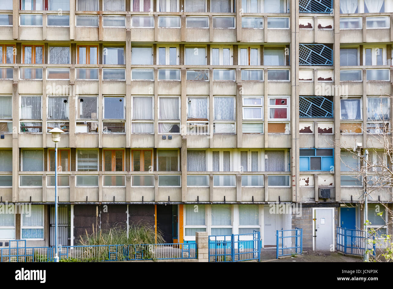 London housing estate hi-res stock photography and images - Alamy