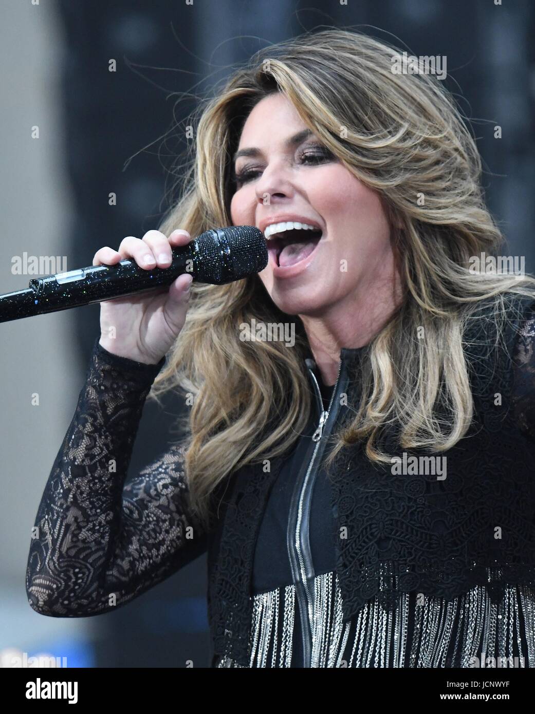 New York, NY, USA. 16th June, 2017. Shania Twain on stage for NBC Today Show Concert with Shania Twain, Rockefeller Plaza, New York, NY June 16, 2017. Credit: Lee/Everett Collection/Alamy Live News Stock Photo