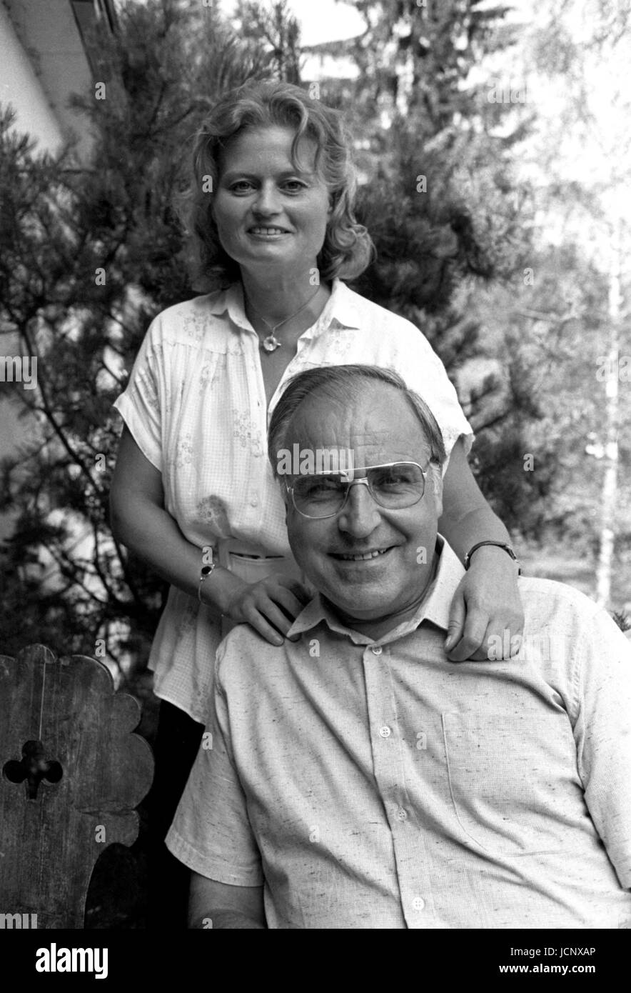 CDU chairman and minister president of Rhineland-Palatinate Helmut Kohl and his wife Hannelore Kohl during their holidays in Austria in August 1980. | usage worldwide Stock Photo