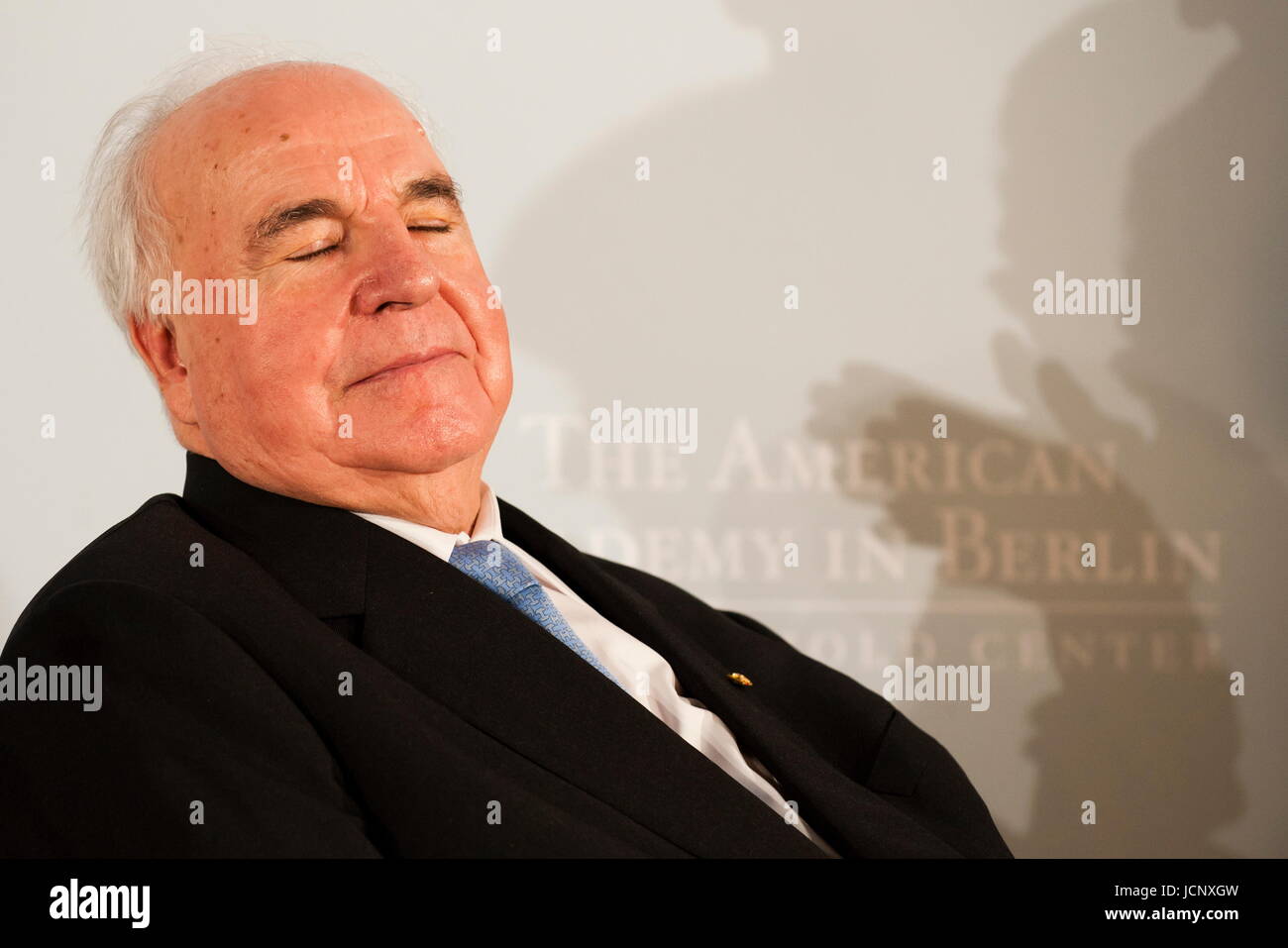 Berlin, Germany. 16th May, 2011. Awardee former chancellor Helmut Kohl (CDU) receives the Henry-A.-Kissinger Award 2011 on 16 May 2011. Credit: dpa/Alamy Live News Stock Photo