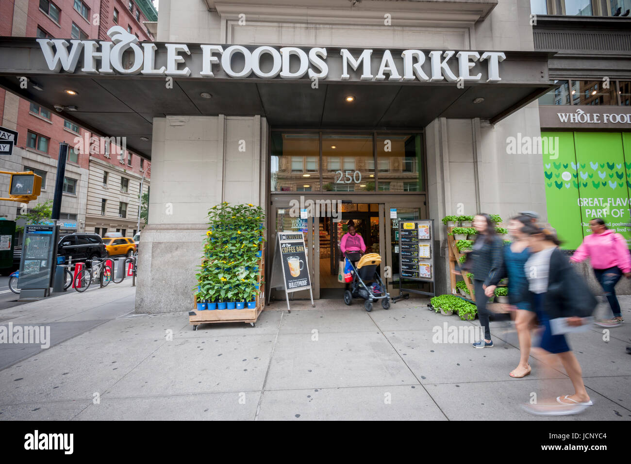 New York, USA. 16th Jun, 2017. The Whole Foods Market in the Chelsea  neighborhood of New York n Friday, June 16, 2017. Amazon is buying Whole  Foods Market in a deal worth