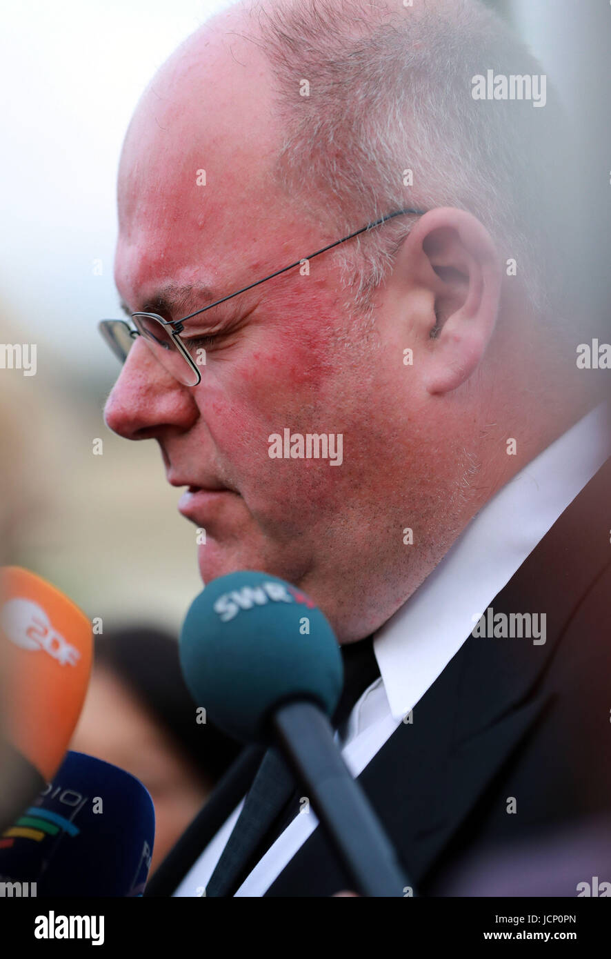 (170616) -- LUDWIGSHAFEN (GERMANY), June 16, 2017 (Xinhua) -- Walter Kohl, son of former German Chancellor Helmut Kohl, speaks to media outside his father's home in Ludwigshafen, Germany, on June 16, 2017. Former German Chancellor Helmut Kohl died at his home in Germany's Ludwigshafen on Friday at the age of 87. (Xinhua/Luo Huanhuan) Stock Photo