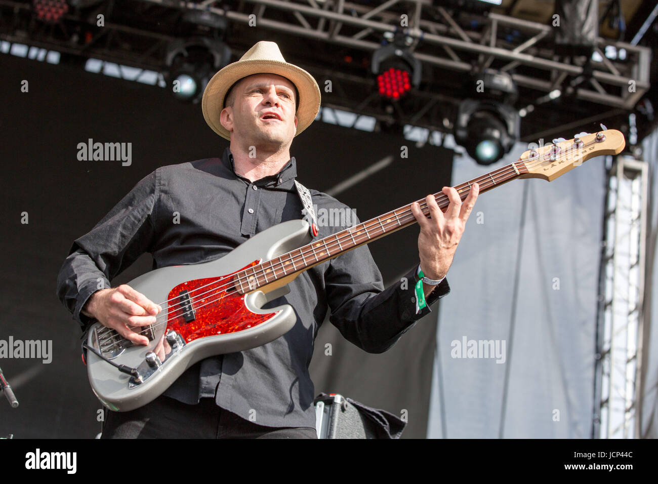 Eau Claire, Wisconsin, USA. 16th June, 2017. DARIN GRAY of Tweedy ...