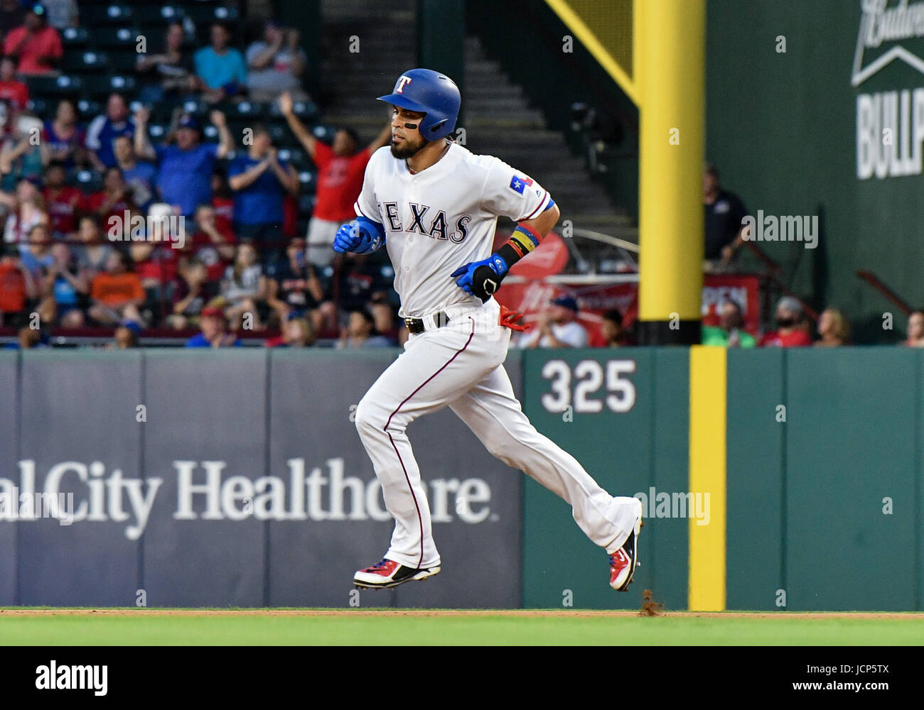 Arlington, Texas, USA. 16th June, 2017. Texas Rangers catcher Robinson ...