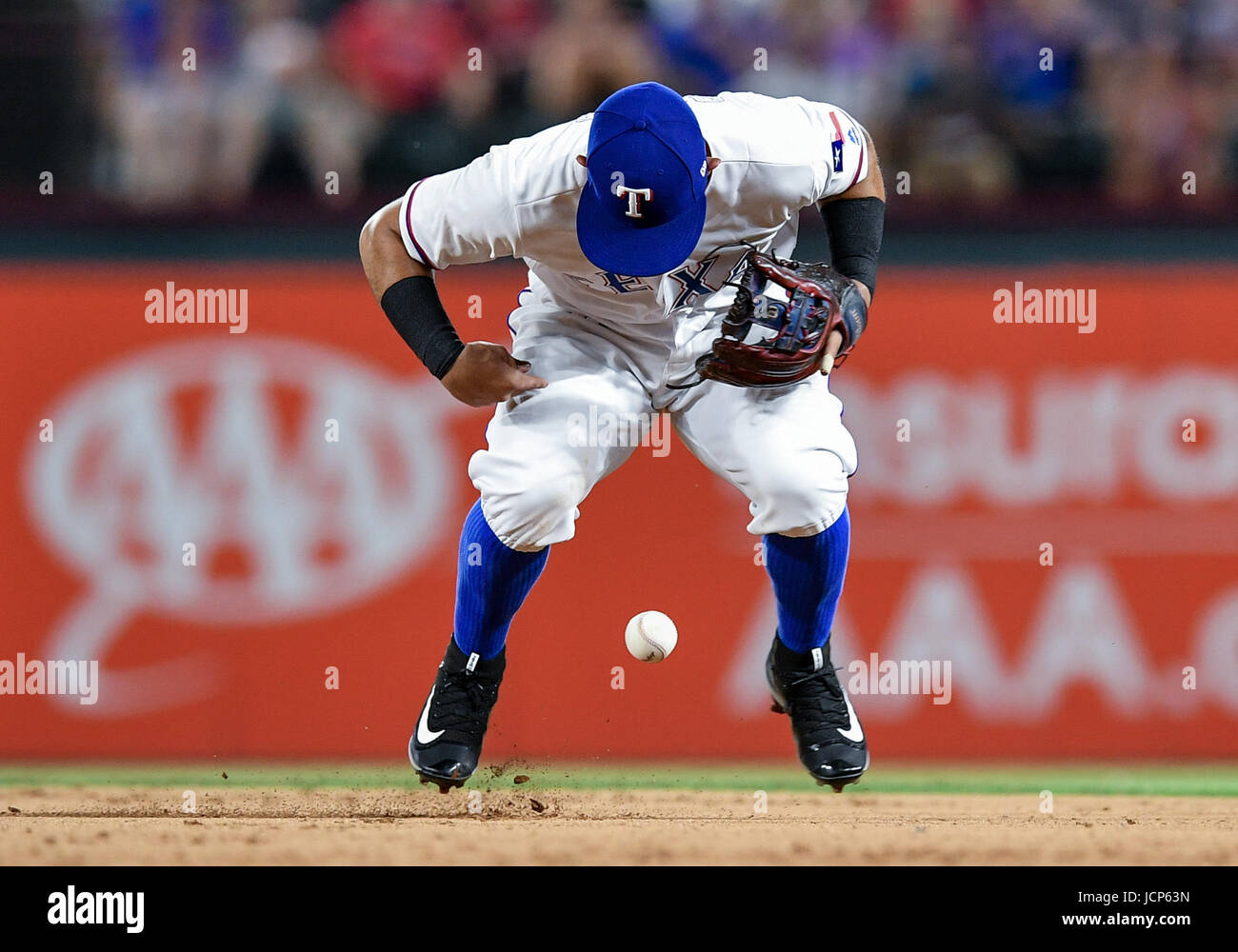 Arlington, Texas, USA. 16th June, 2017. Texas Rangers second baseman ...