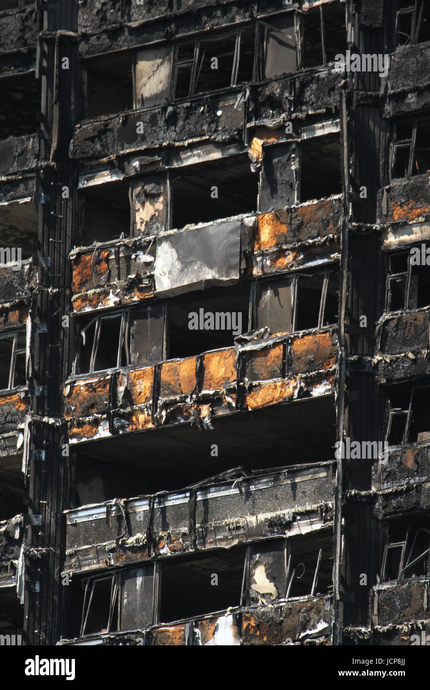 London, UK. 16th June 2017. Burned out cladding seen on the charred remains of the 24-storey block Grenfell tower block located in the borough of Kensington and Chelsea where at least 30 people have been confirmed dead with about 70 missing and feared dead. Credit: David Mbiyu/Alamy Live News  Stock Photo