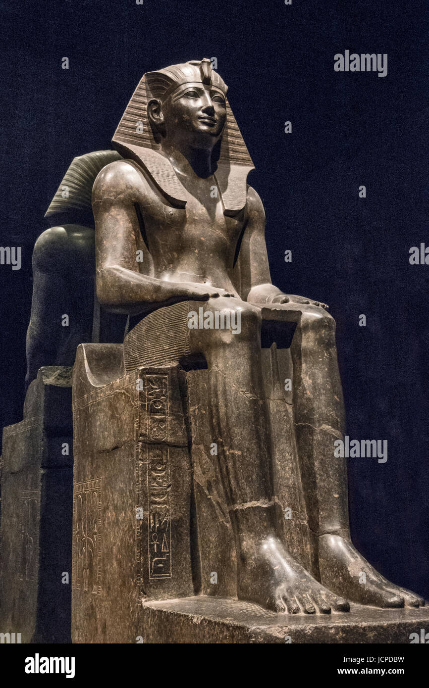 Stone statues egyptian museum hi-res stock photography and images - Alamy