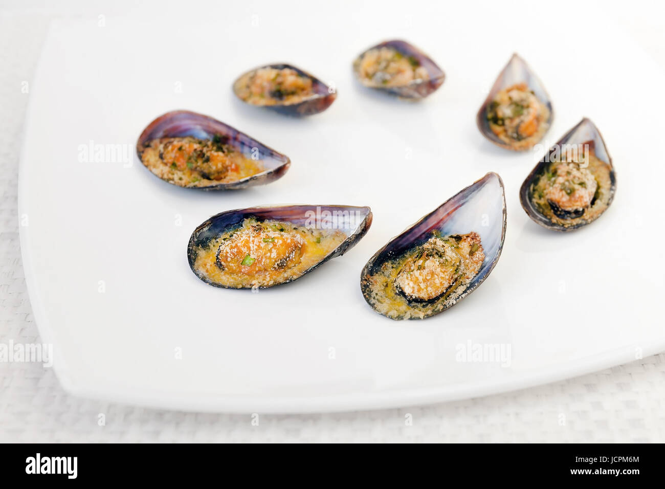 Grilled mussels cooked in the oven, by slices of lemon