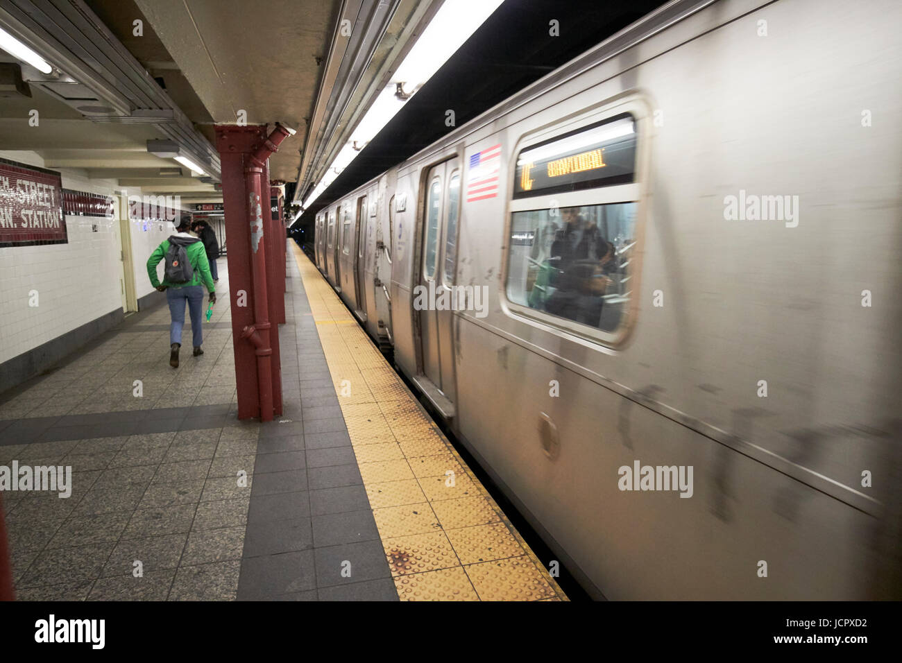 Penn station new york platform hi-res stock photography and images - Alamy