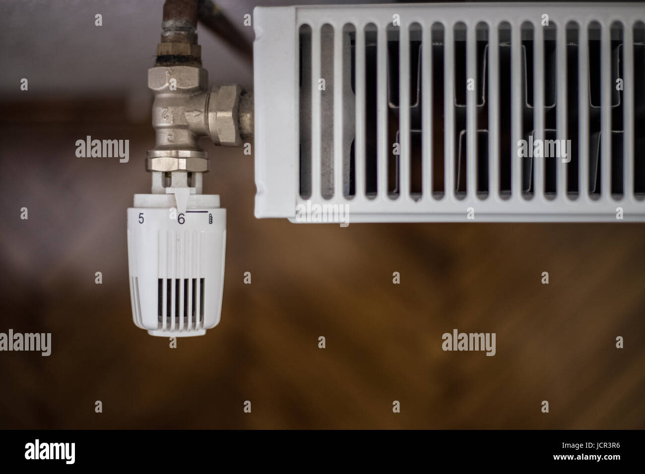 Radiator, heating solid fuel, the valve of the radiators turned up all