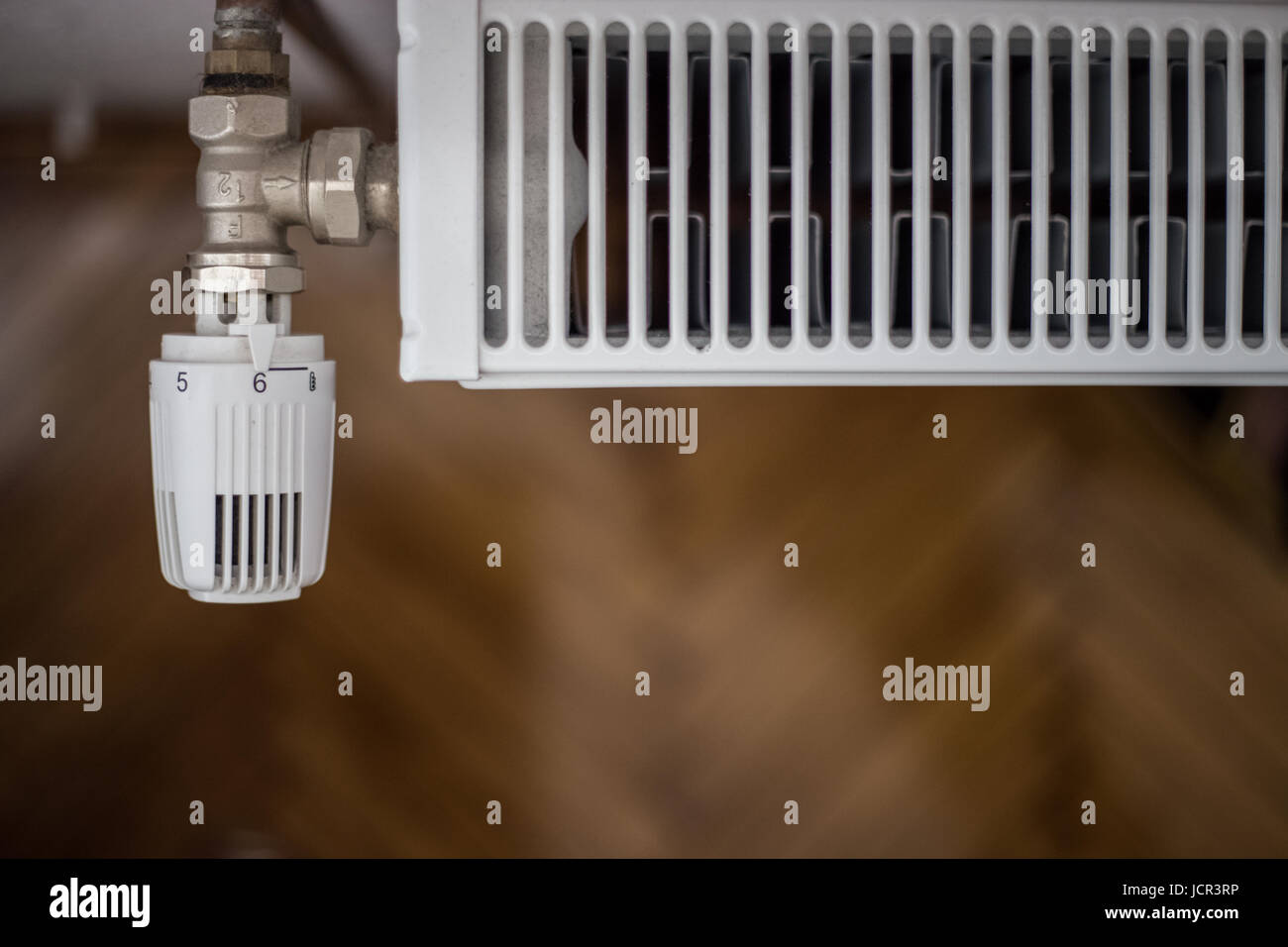 Radiator, heating solid fuel, the valve of the radiators turned up all