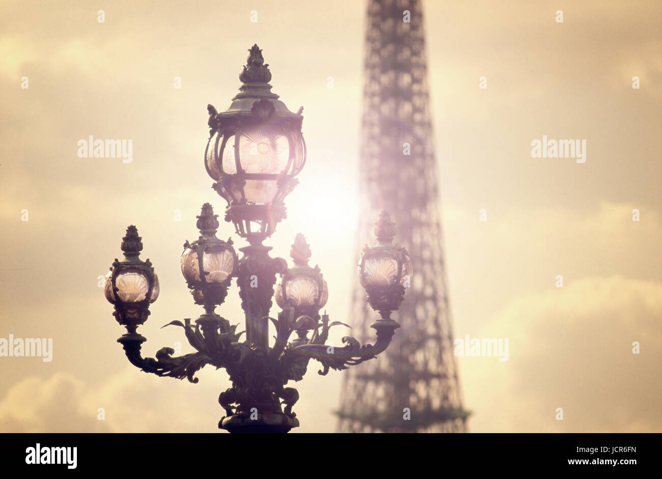 PARIS PONT ALEXANDRE III SUNSET ART NOUVEAU LAMPS - Sunburst behind ...