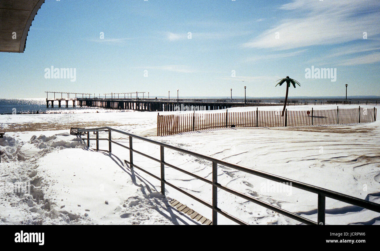 New york coney island beach winter hi-res stock photography and images ...