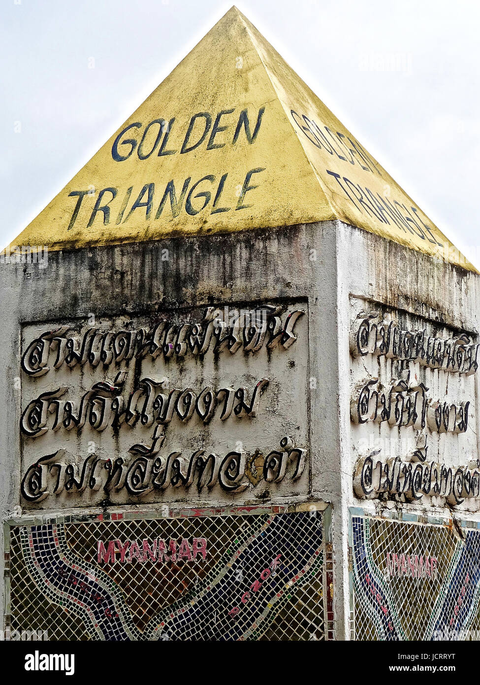 Image of the sign of the Golden Triangle, that indicates confluence of