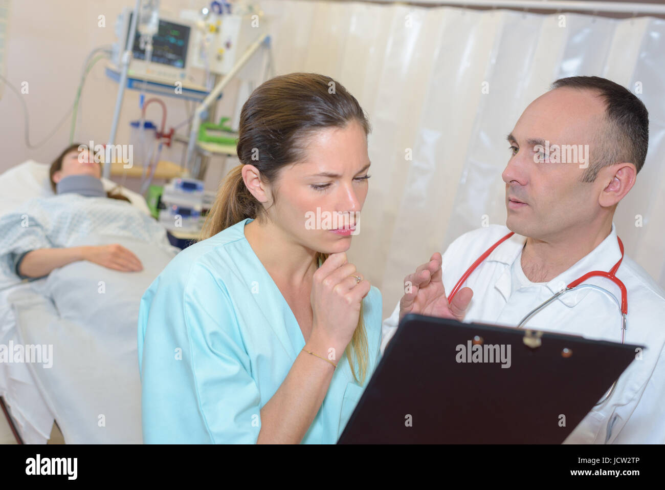 Doctor instructions nurse hi-res stock photography and images - Alamy