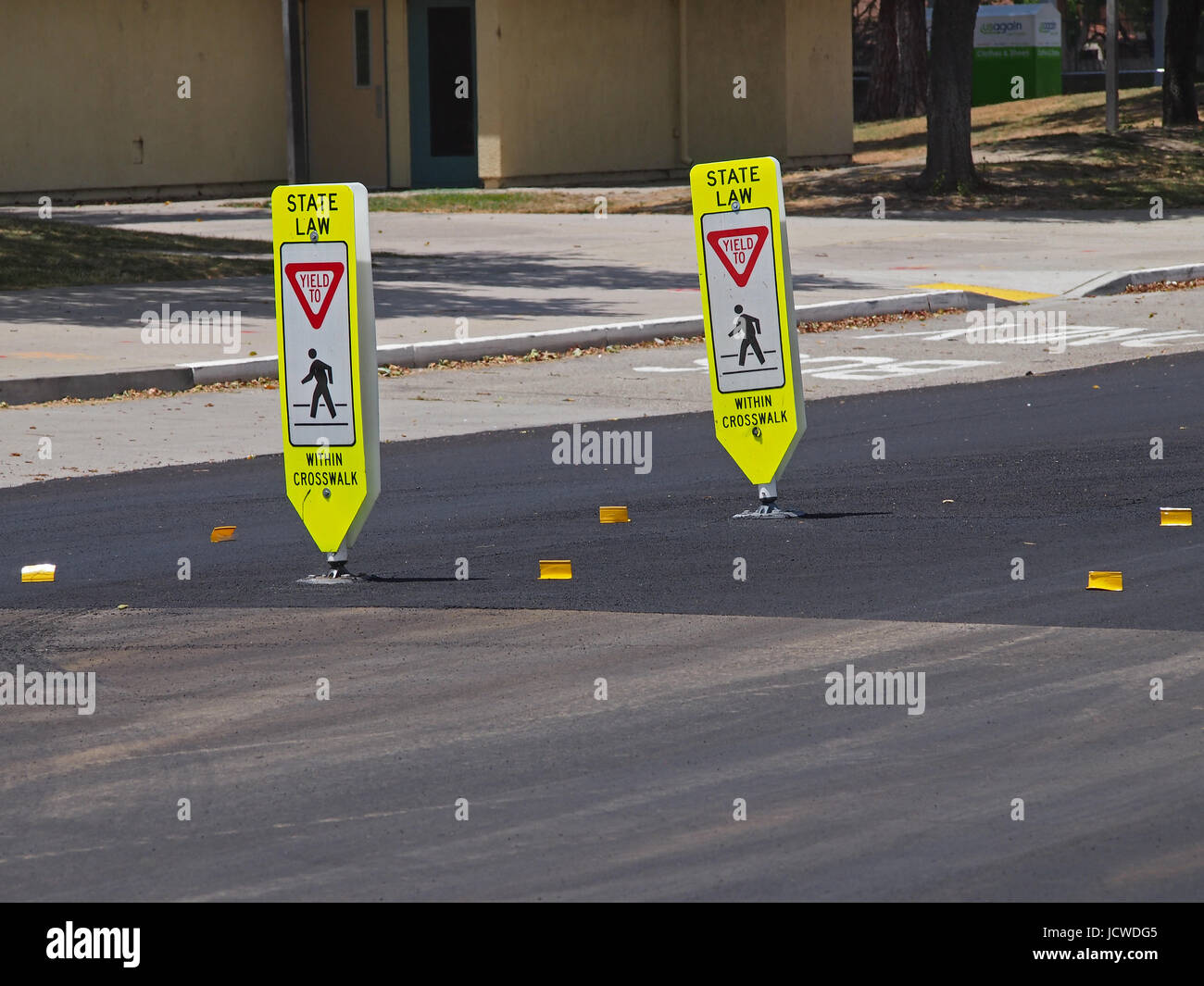 Yield To Pedestrian Signs On New Crosswalk In Union City California Stock Photo Alamy Yield To Pedestrian Signs On New Crosswalk In Union City California Stock Photo Alamy