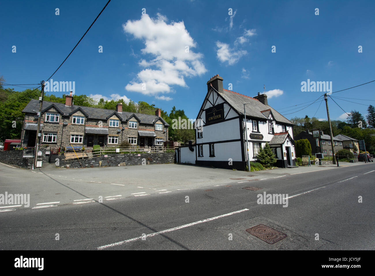 Dolwyddelan village in the Snowdonia National Park (Parc Cenedlaethol Eryri) in North Wales nestling at the foot of Moel Siabod and beside Afon Lledr  Stock Photo