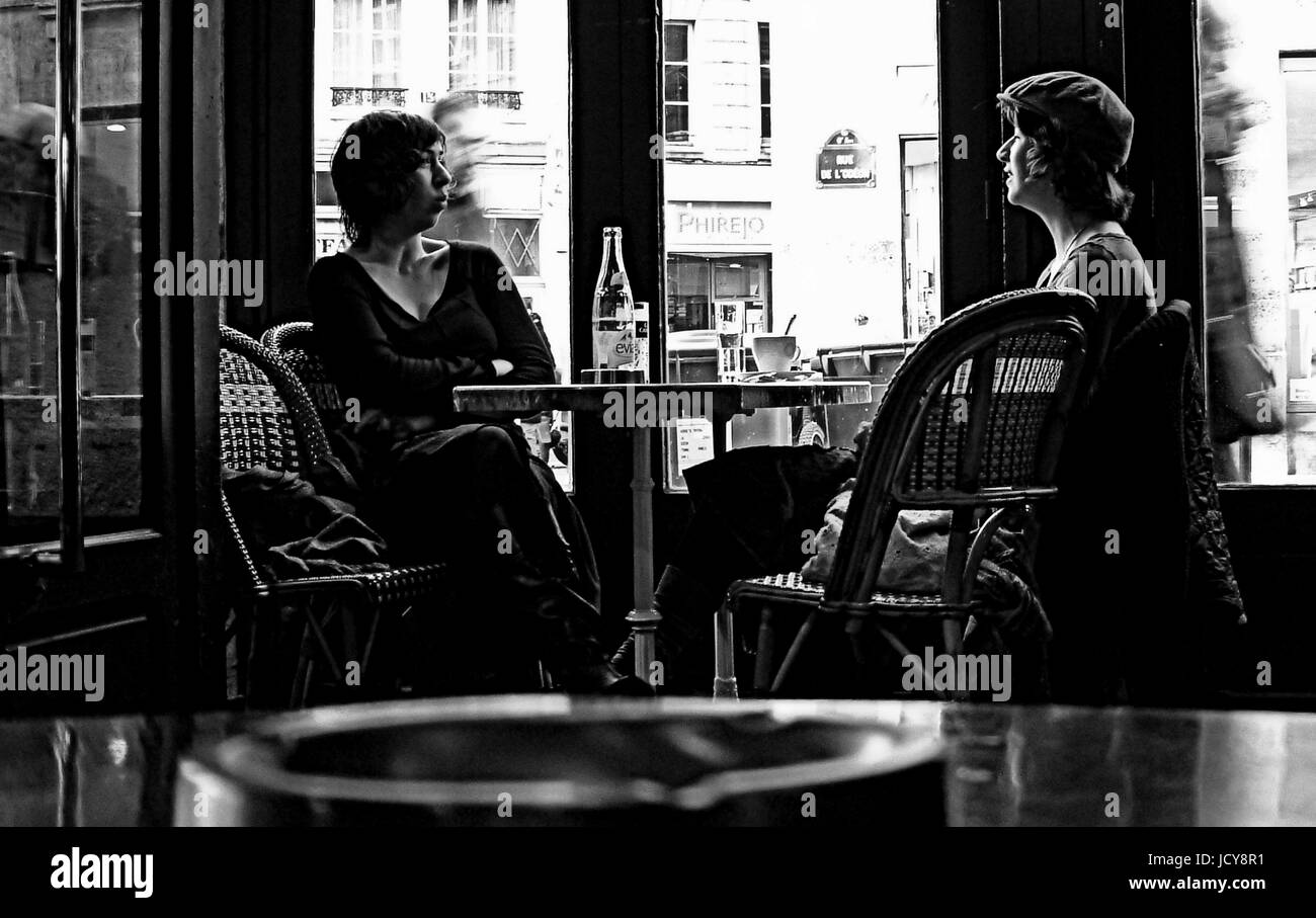 PARIS FRANCE - SISTERS  IN  A CAFE NEAR ODEON AREA - PARIS CAFE - PARIS WOMEN © Frédéric BEAUMONT Stock Photo