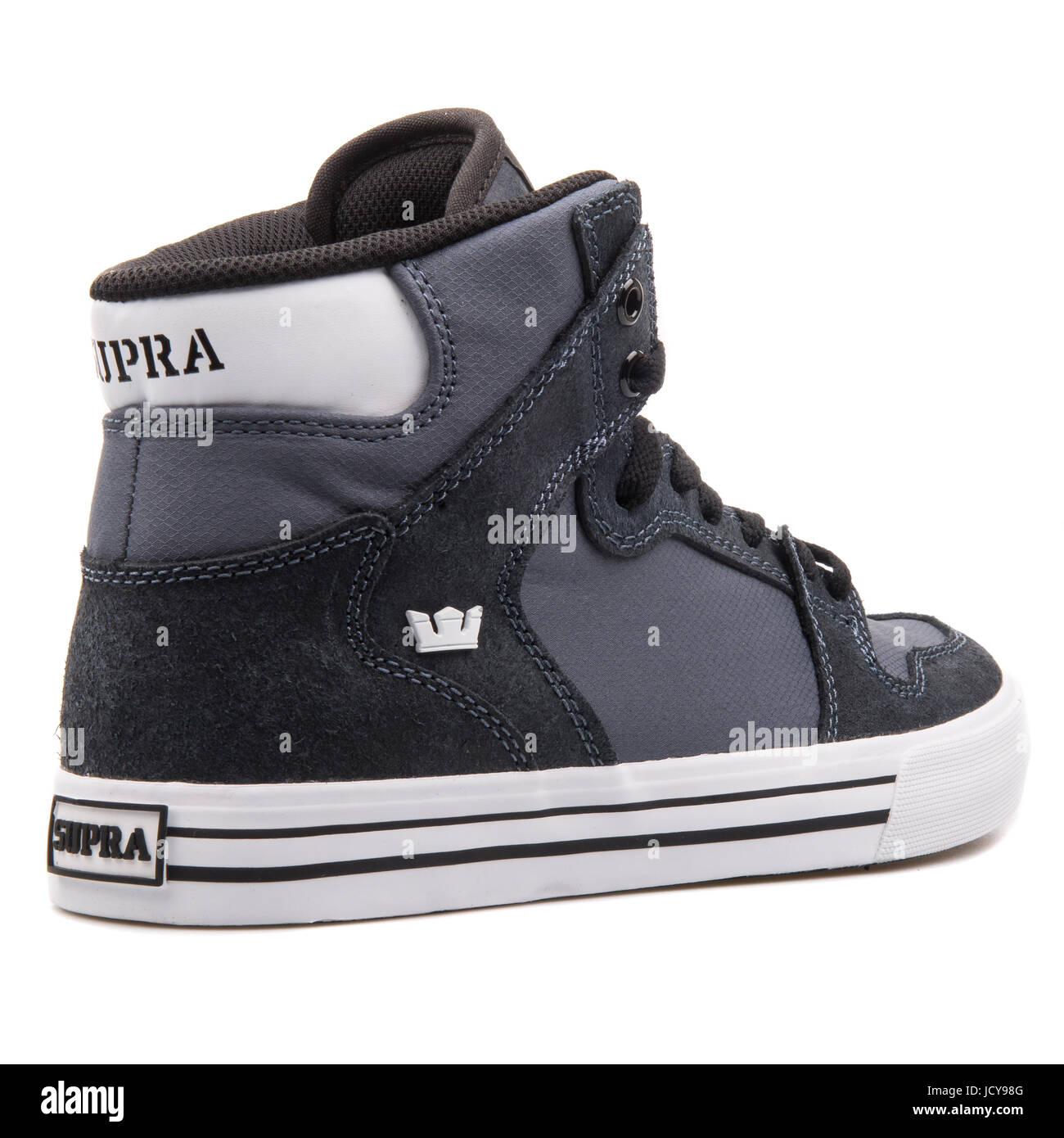 Supra Vaider Charcoal White Men's Sportive Shoes - S28271 Stock Photo -  Alamy