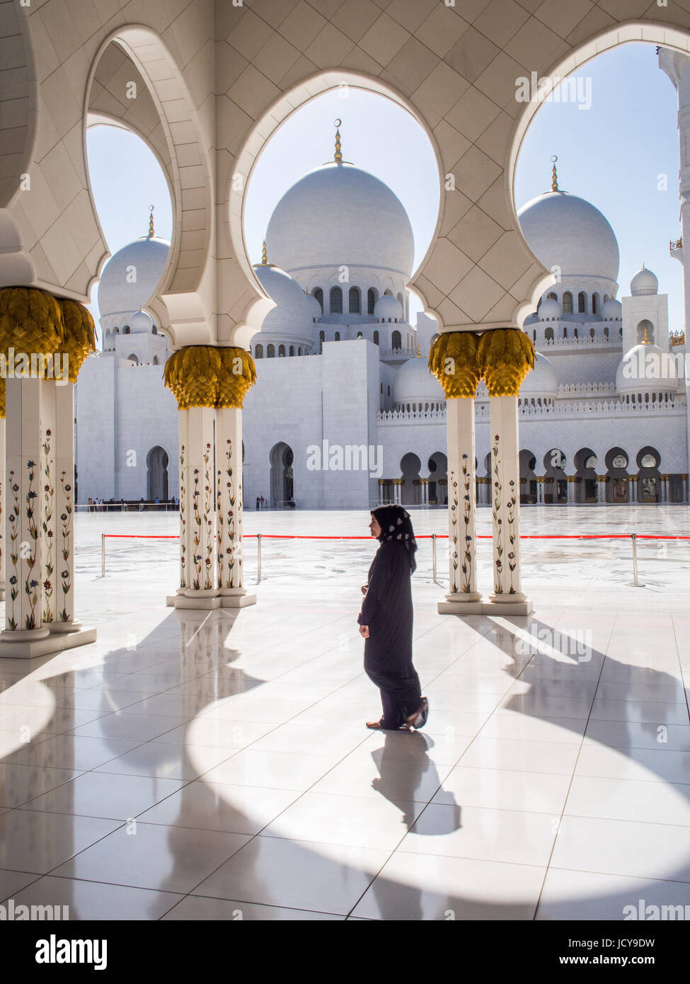 A woman in an abaya and hijab walks beneath arches in the Sheikz Zayed  Grand Mosque, Abu Dhabi, United Arab Emirates Stock Photo - Alamy