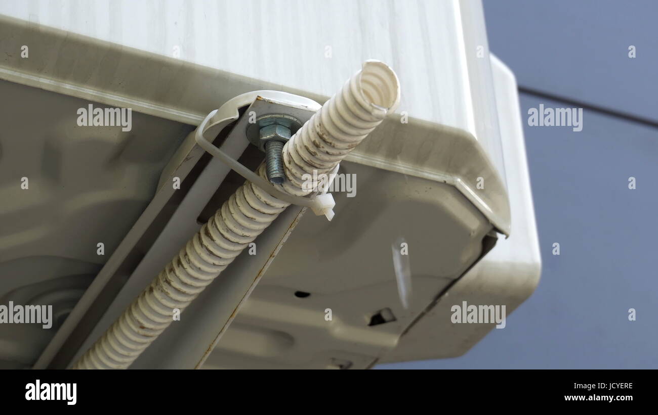 commercial cool air conditioner leaking water