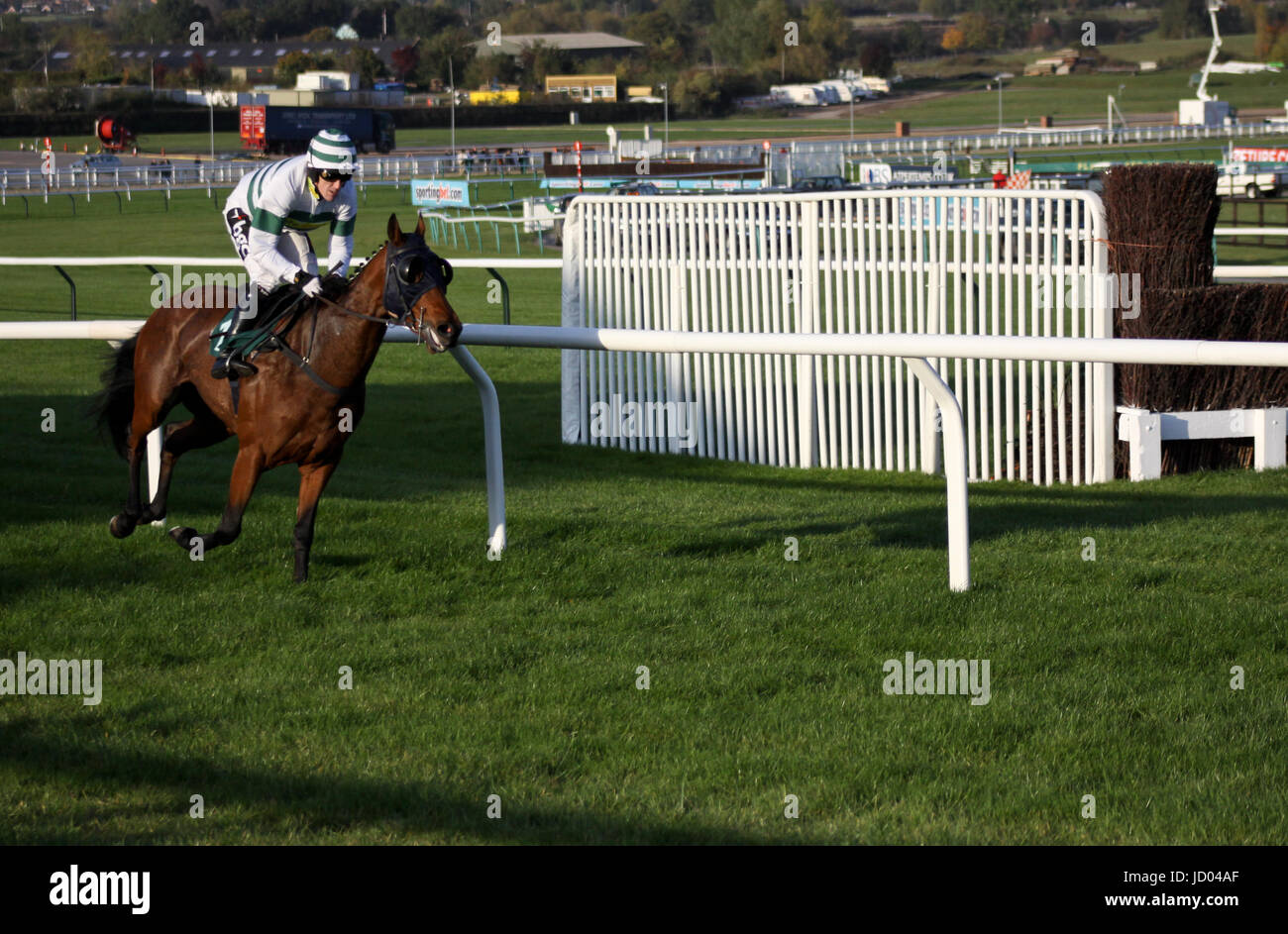 Jump racing uk hi-res stock photography and images - Alamy