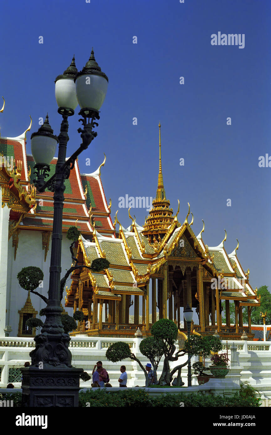 Phra Thinang Aphorn Phimok Prasat, King Rama IV's robing pavilion, with the Phra Thinang Dusit Maha Prasat beyond, Grand Palace, Bangkok, Thailand Stock Photo