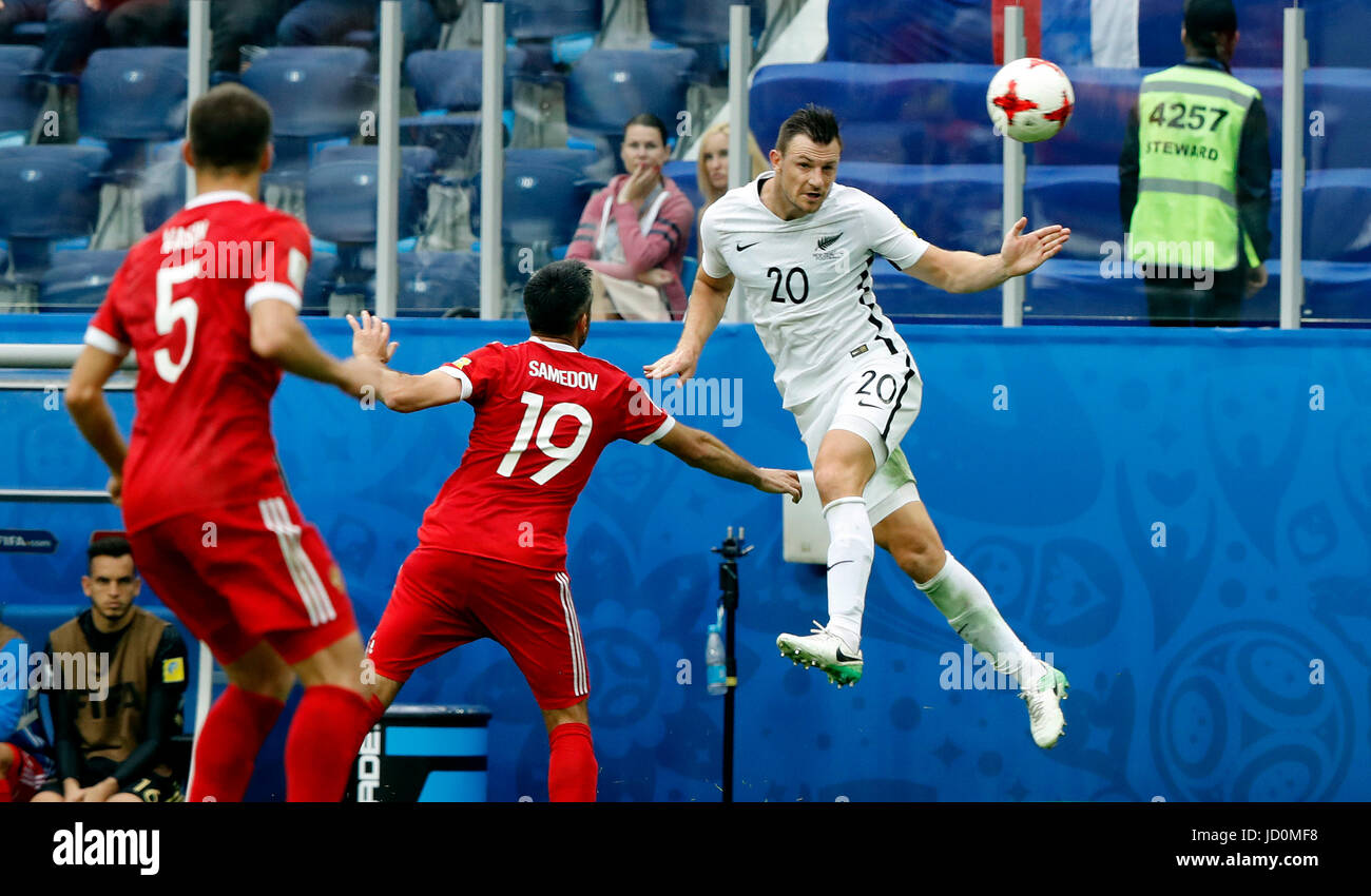 St. Petersburg, Russia. 17th June, 2017. KANUNNIKOV Maksim of Russia contests ball with SMITH Tommy of New Zealand during a match between Russia and New Zealand held by the first round of the 2017 Confederations Cup this Saturday (17) held in the Est Krestovsky (Zenit Arena) in St. Petersburg, Russia. (Photo: Rodolfo Buhrer/La Imagem/Fotoarena) Credit: Foto Arena LTDA/Alamy Live News Stock Photo