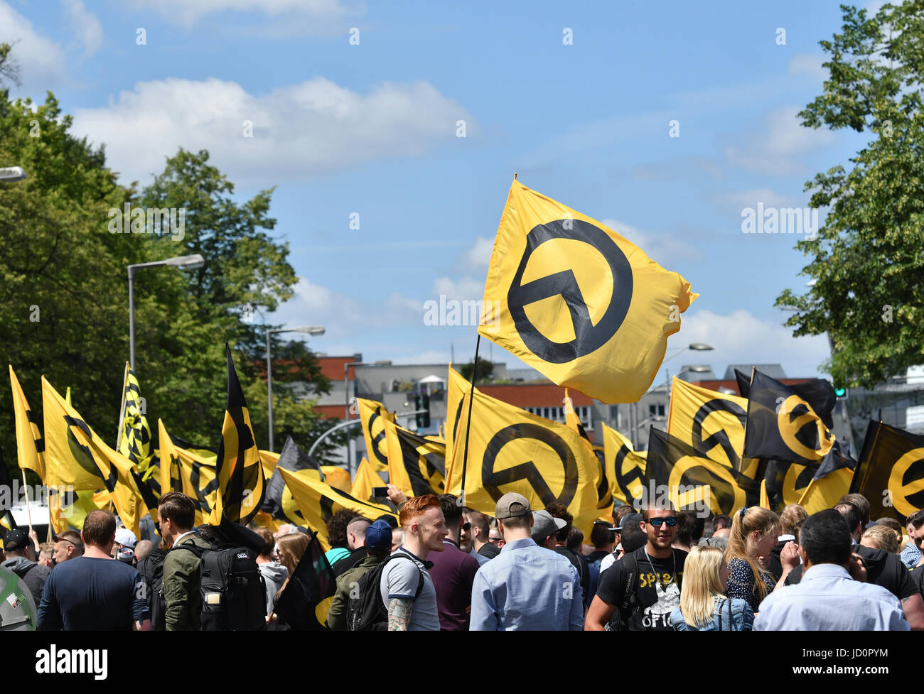 Berlin, Germany. 17th June, 2017. Supporters of the right-wing 'Identitaere Bewegung' (lit. identitarian movement) on Brunnenstrasse in Berlin, Germany, 17 June 2017. Various groups protested against a demonstration by the right-wing group. Photo: Paul Zinken/dpa/Alamy Live News Stock Photo