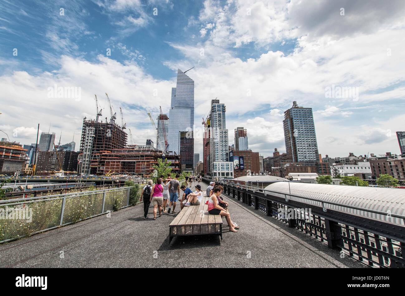 New York City, New York, USA. 8th Aug, 2016. View of the Hudson Yards construction projects from the Highline. Credit: Sachelle Babbar/ZUMA Wire/Alamy Live News Stock Photo