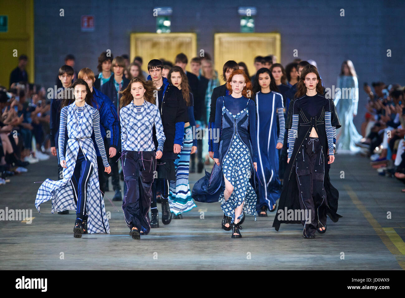Milan, Italy. 17th June, 2017. Models walk the runway during the