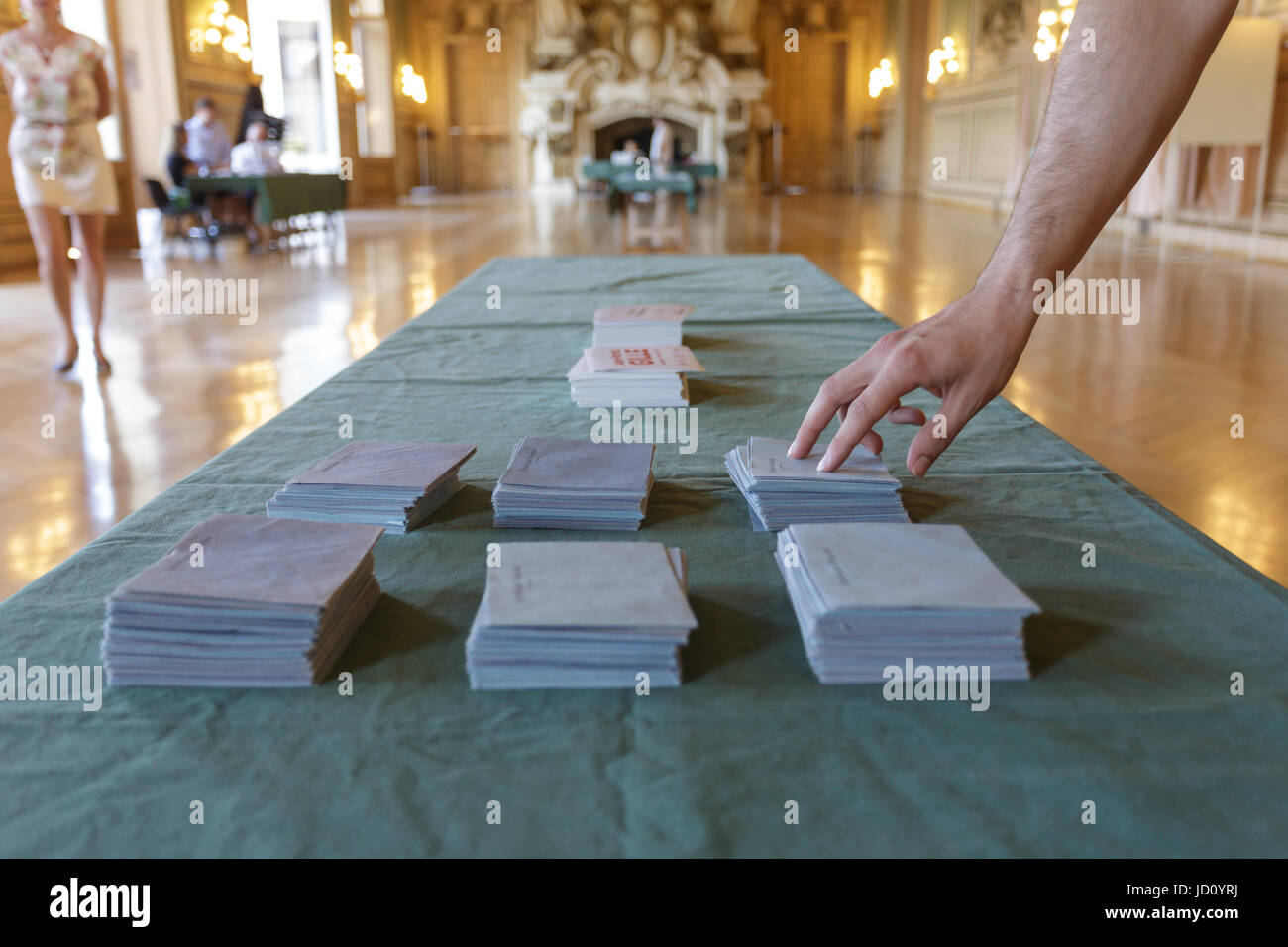Tours, France. 18th June 2017. France votes in the second round of parliamentary elections on Sunday, in run-off votes for the top candidates from last Sunday's first round. Stock Photo