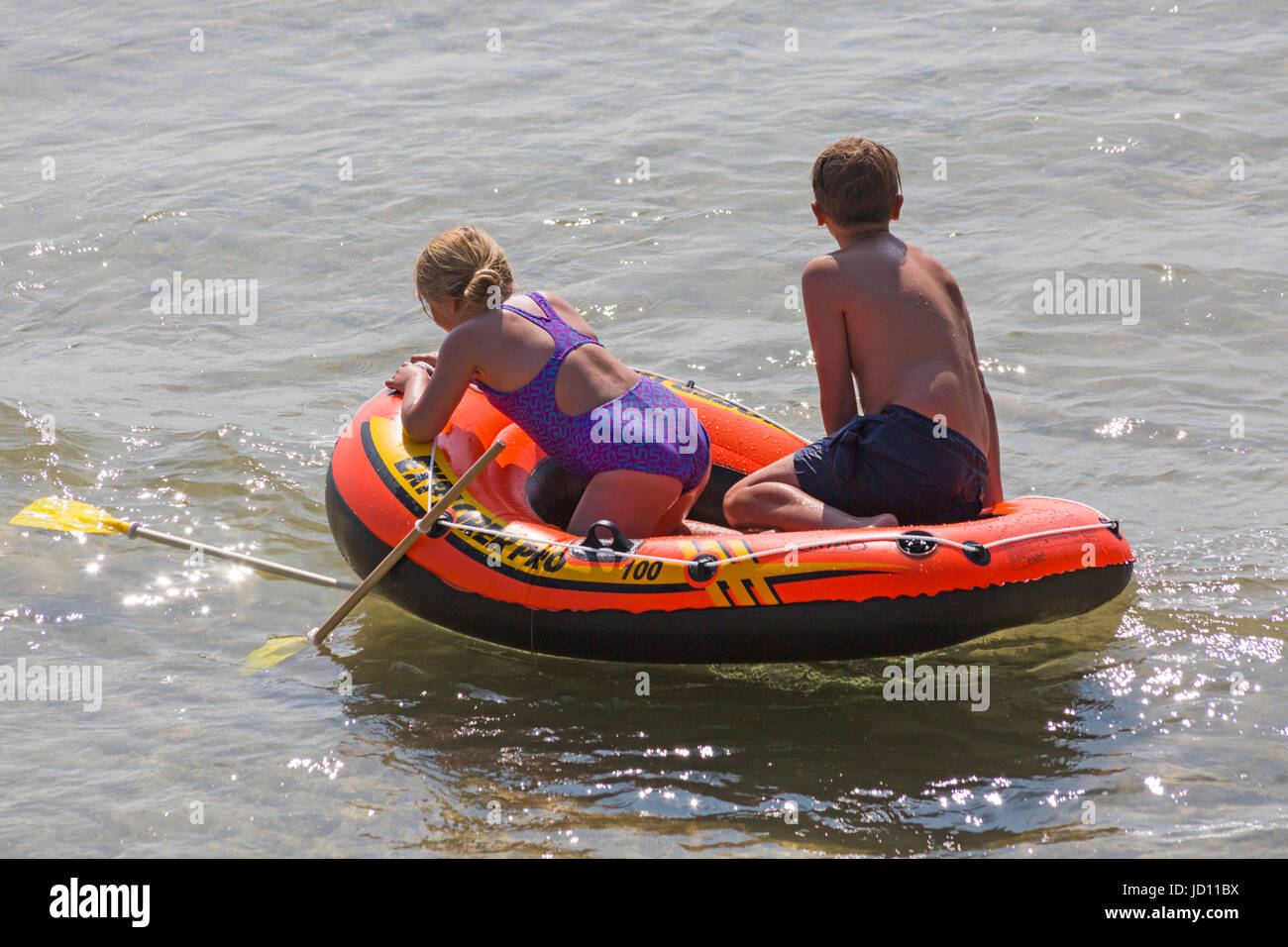 Intex Explorer Pro 100 Boat High Resolution Stock Photography And Images Alamy Intex Explorer Pro 100 Boat High Resolution Stock Photography And Images Alamy