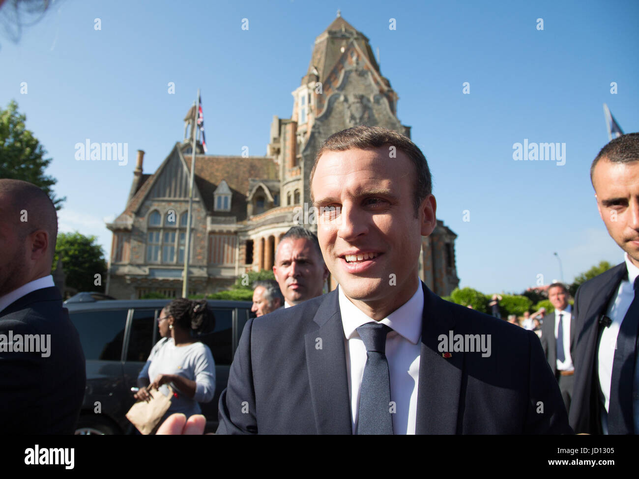 Le Touguet. 18th June, 2017. French President Emmanuel Macron greets his supporters after he voted at the city hall in the second round of the parliamentary elections in Le Touquet, France on June 18, 2017. Credit: Kristina Afanasyeva/Xinhua/Alamy Live News Stock Photo