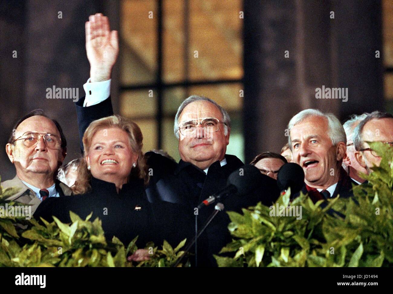 dpatop - ARCHIVE - An imaged dated 3 October 1990 shows (L-R) the then German foreign minister Hans-Dietrich Genscher (FDP), Hannelore Kohl, German chancellor Helmut Kohl (CDU), the German president Richard von Weizsaecker and Lothar de Maiziere, the last premier of German Democratic Republic (DDR) outside Reichstag in Berlin, Germany. The former German chancellor Helmut Kohl has died at the age of 87. The news was shared with the German Press Agency by Kohl's lawyer Holthoff-Pfoertner. Photo: Wolfgang Kumm/dpa Stock Photo
